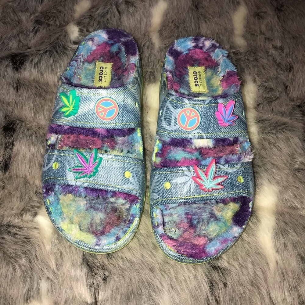 CROCS Blue Denim Multi-Color Fuzzy Sandal Slides with Lime Sole M8 or W10